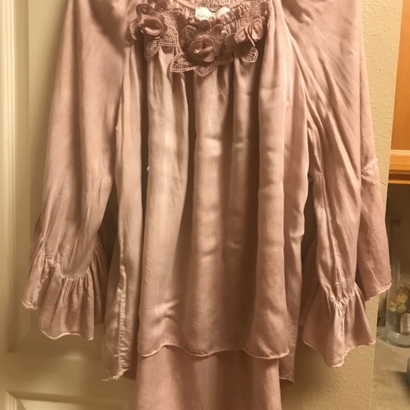 Women’s Top - Picture 2 of 3